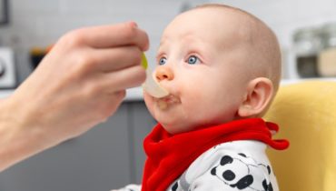 help baby transition to solid food