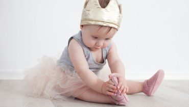 when should babies start wearing shoes