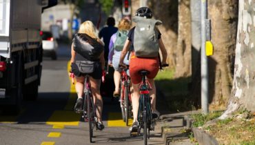safety tips for cycling downtown