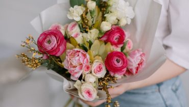 choose most beautiful flowering bouquet